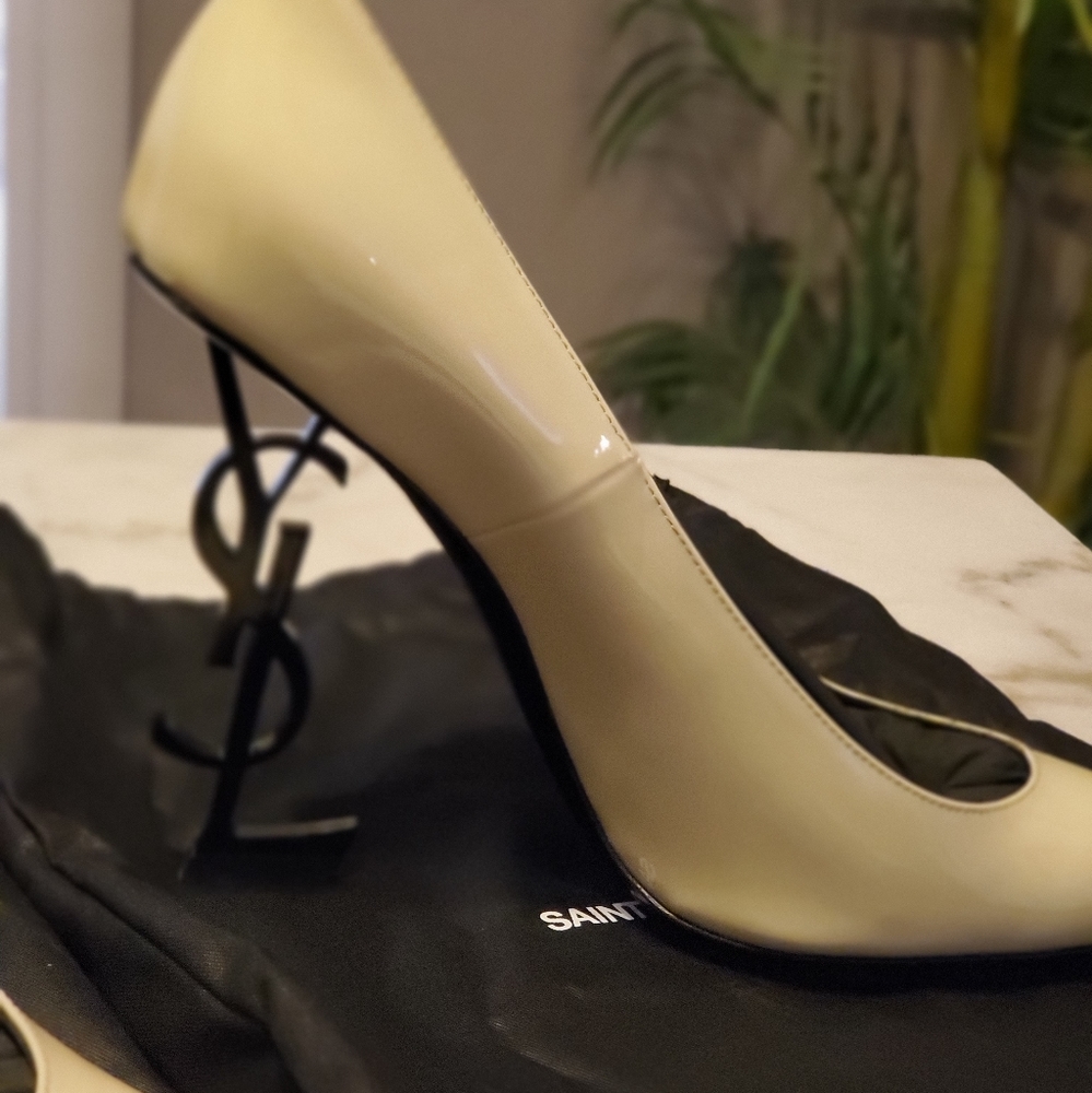 Yves Saint Laurent Opyum Pumps Monogram Logo Heel